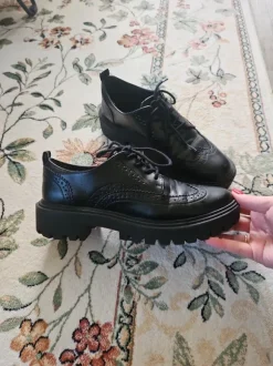 Creeper-Schuhe lackschwarz (Primark)