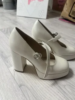 Creme Plateau High Heels