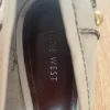 Crèmekleurige hakken met gouden gesp van Nine West (maat 41)