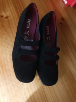 Damenschuh neu der Firma ara