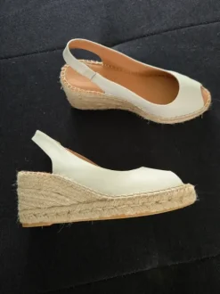 Damenschuhe - Keilsandaletten von Kanna Größe 38 creme