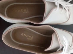 Derbie printanière pieds fin 38-37