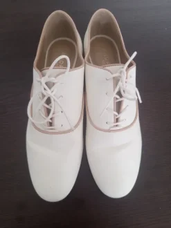 Derbie printanière pieds fin 38-37