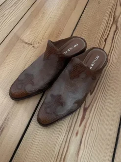 Donald Pliner mules western clogs Leder