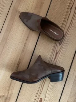 Donald Pliner mules western clogs Leder