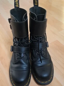 Dr. Martens 1490 Joska Smooth Boots - EU 42