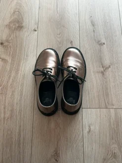 Dr Martens basses couleur bronze