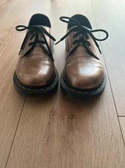 Dr Martens basses couleur bronze
