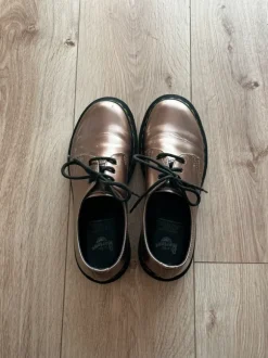 Dr Martens basses couleur bronze