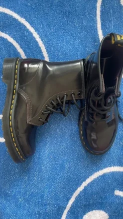 Dr. Martens Bordeaux