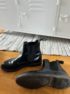 Dr. Martens Chelsea Boots schwarz glänzend