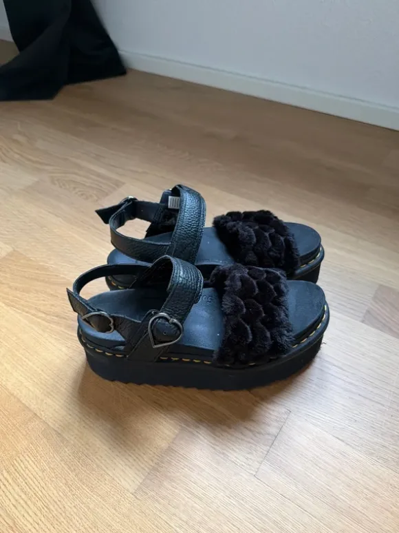 Dr. Martens Sandale schwarz, Gr. 41