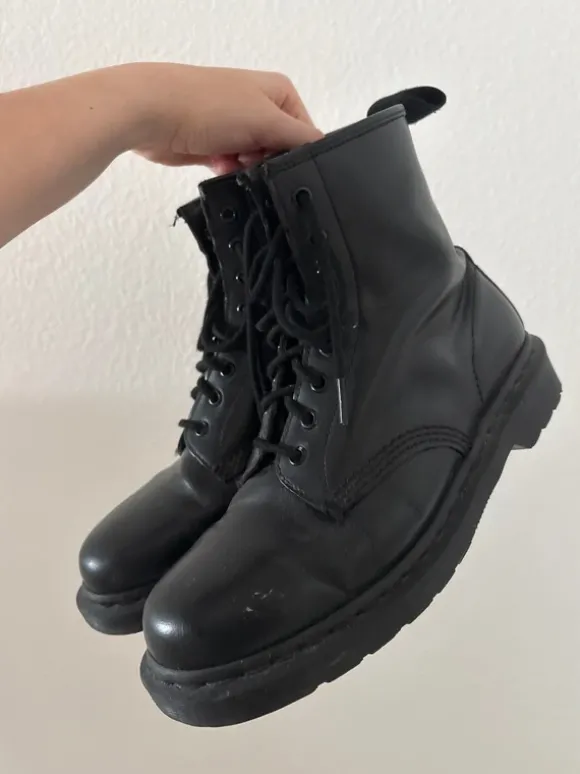 Dr. Martens Stiefel (43)