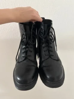 Dr. Martens Stiefel (43)