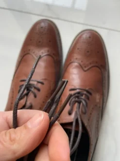 Dunkelbraune Herrenschuhe