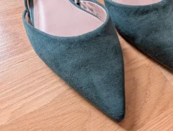 Dunkelgrüne spitze Ballerinas