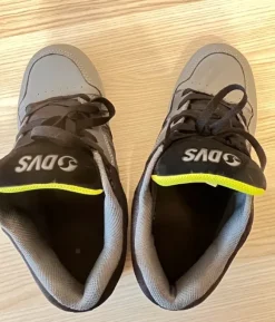 Dvs skate shoes