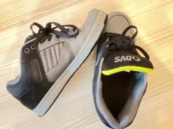 Dvs skate shoes