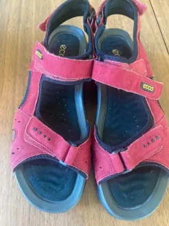 ECCO Sandalen rood/zwart maat 42