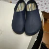 Ein Herren Clogs Schuh.