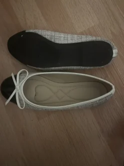 Elegant ballerinas in Creme weiß
