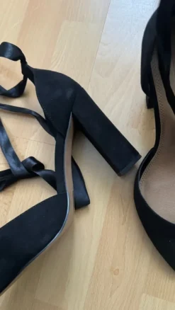 Elegante ASOS High Heels mit Satin-Schnürung