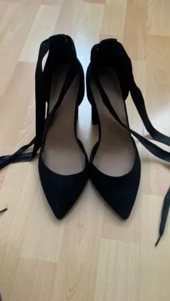 Elegante ASOS High Heels mit Satin-Schnürung