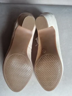 Elegante Damen Pumps Beige Wildleder-Optik – Neu & Ungetragen