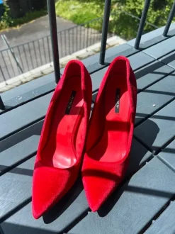 Elegante rote High Heels / Pumps GR. 39