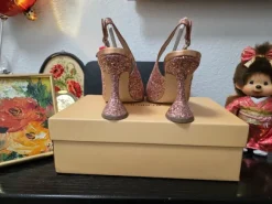 Elegante und bequeme altrosa Schuhe mit Riemen