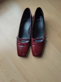 Eleganter Schuh in Trendfarbe