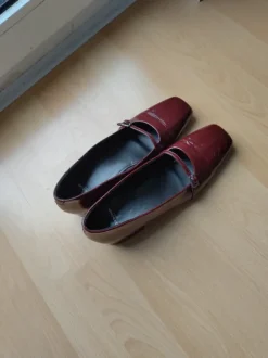 Eleganter Schuh in Trendfarbe