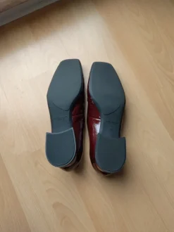 Eleganter Schuh in Trendfarbe