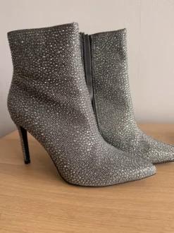 Enkellaars zilver glitter met hak