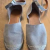 Espadrilles aus Wildleder mit Riemchen