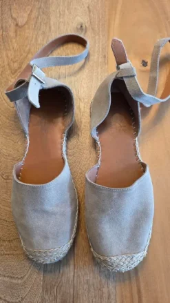 Espadrilles aus Wildleder mit Riemchen