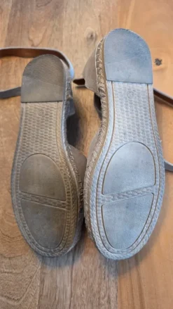 Espadrilles aus Wildleder mit Riemchen