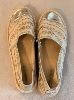 Espadrilles in gold