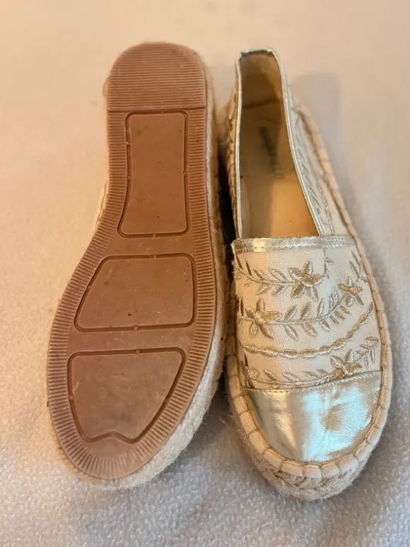 Espadrilles in gold