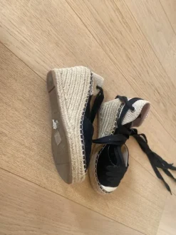 Espadrilles mit Keilabsatz // schwarz // Gr. 37