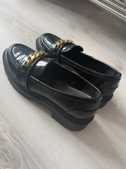 Even&Odd black chunky loafers with gold chain