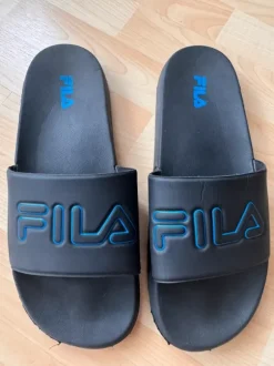 Fila Badeschlappen / Slides Schwarz-Blau – Gr. 45