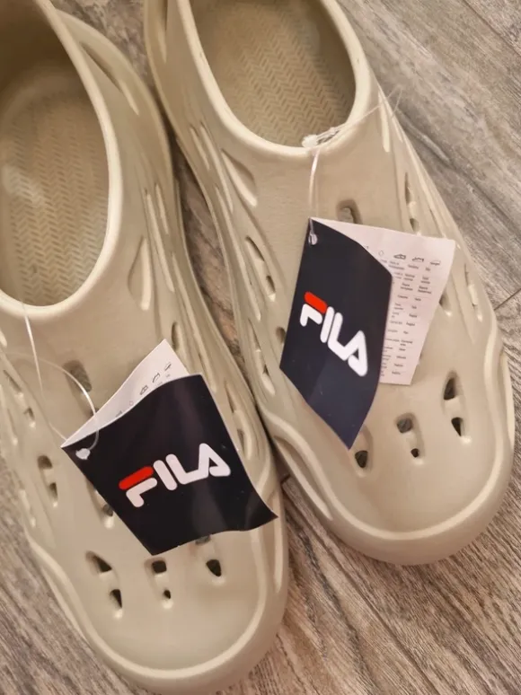 FILA Badeschuhe / Slipper / Clogs, Beige, Gr. 44 – neu mit Etikett