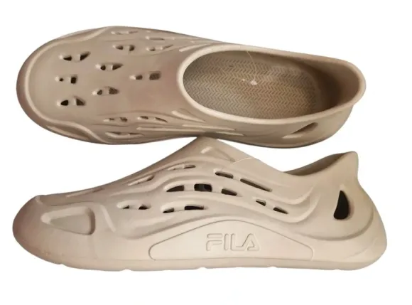 FILA Badeschuhe / Slipper / Clogs, Beige, Gr. 44 – neu mit Etikett