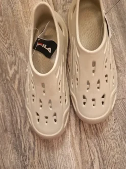 FILA Badeschuhe / Slipper / Clogs, Beige, Gr. 44 – neu mit Etikett