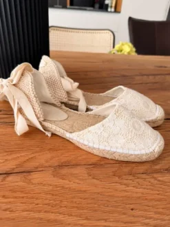 Flache Brautschuhe mit Häkelspitze von noni in Größe 39