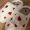 Flauschige Pantoffeln / Hausschuhe