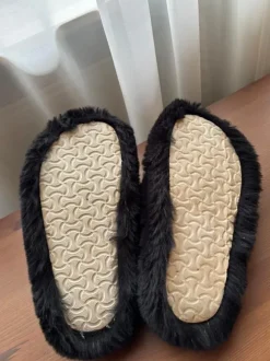 Flauschige schwarze Hausschuhe – Größe 39 – warm & bequem