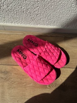 Fluo pink plateau slippers
