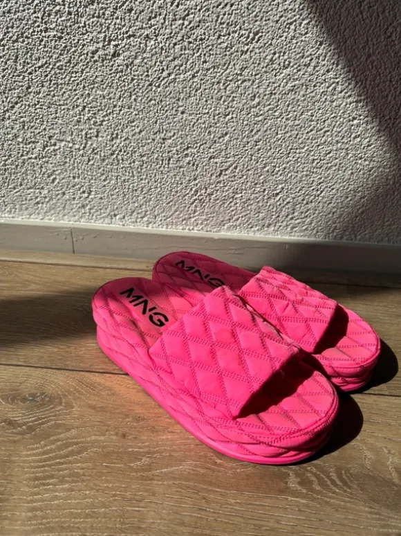 Fluo pink plateau slippers